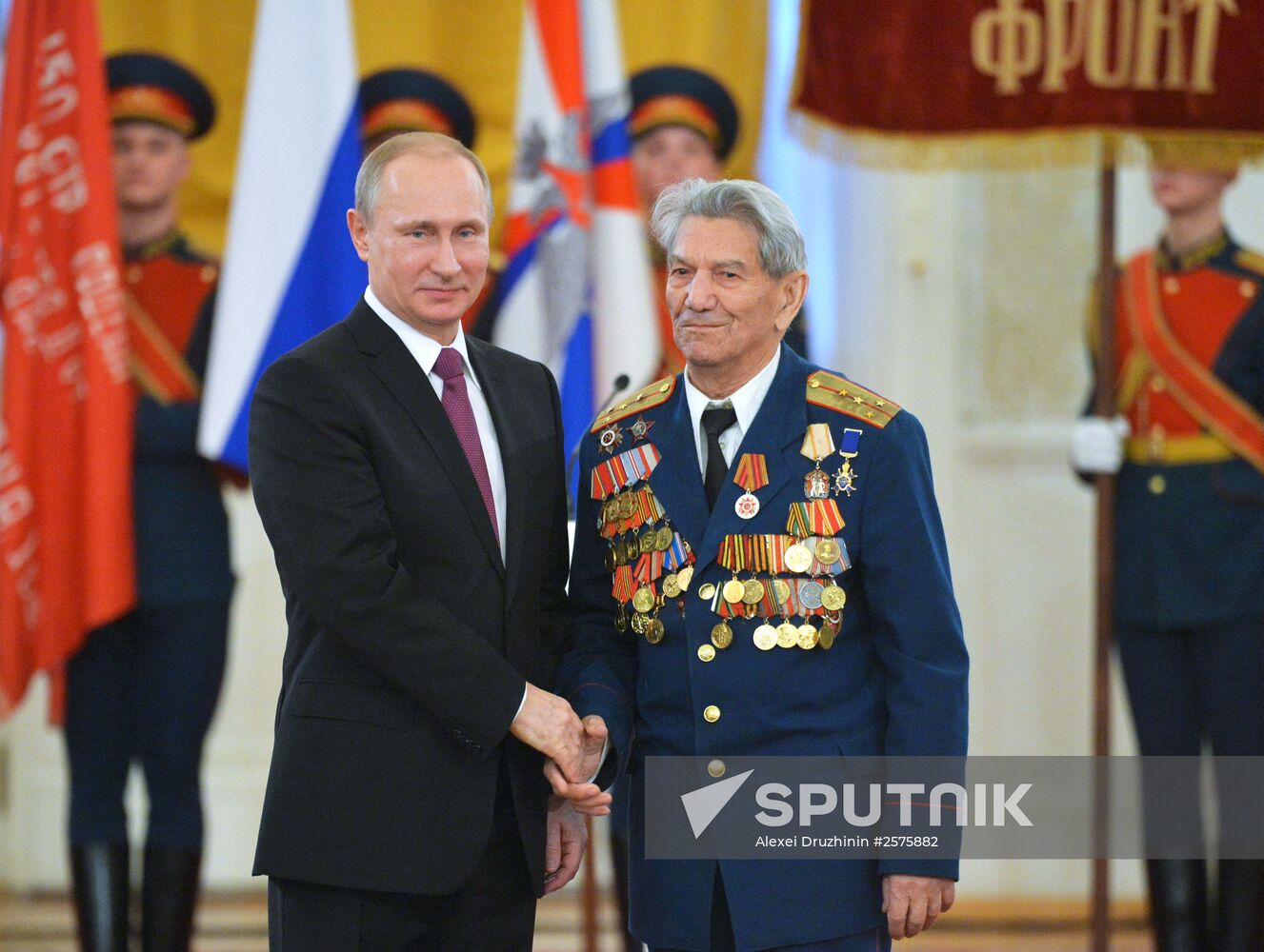 President Putin awards medals in the Kremlin to WWII veterans