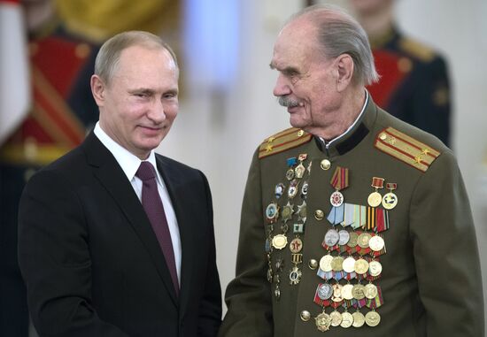 President Putin awards medals in the Kremlin to WWII veterans