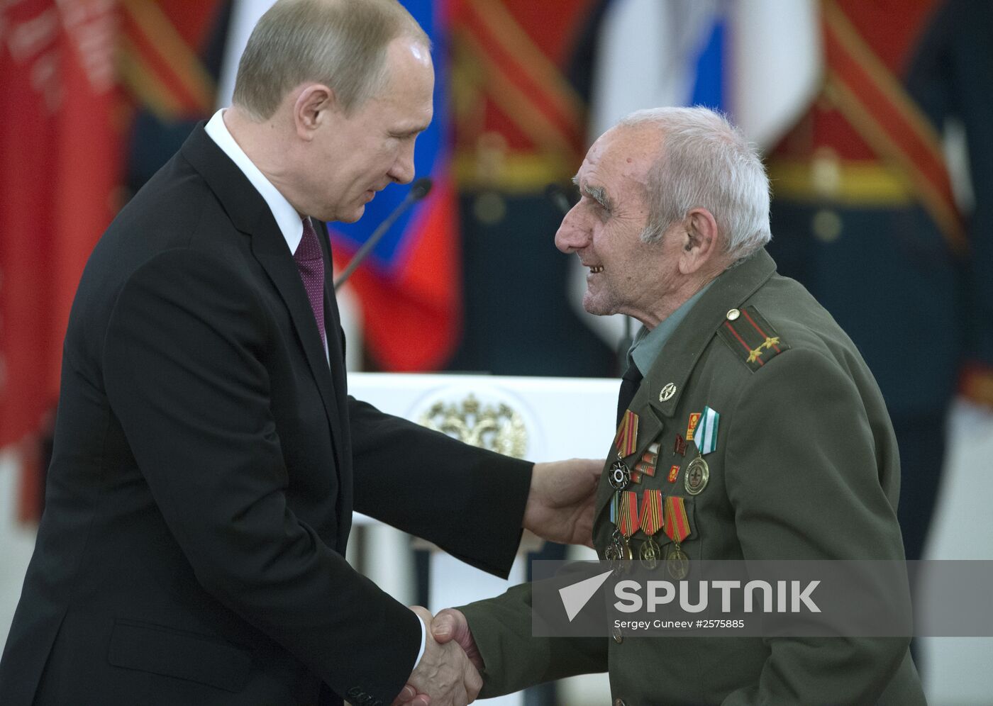 President Putin awards medals in the Kremlin to WWII veterans