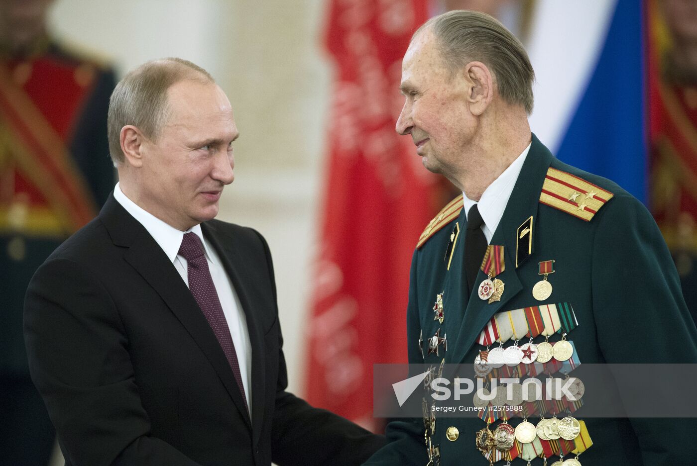 President Putin awards medals in the Kremlin to WWII veterans