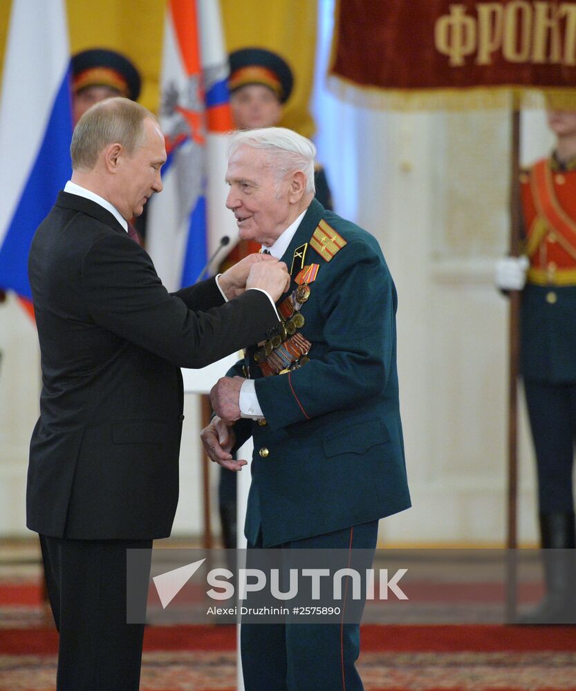 President Putin awards medals in the Kremlin to WWII veterans