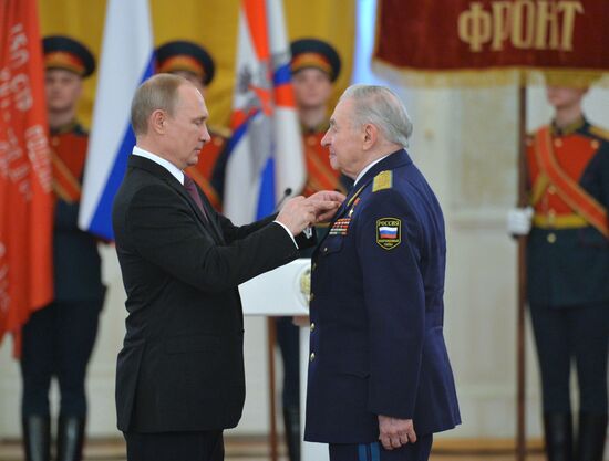 President Putin awards medals in the Kremlin to WWII veterans