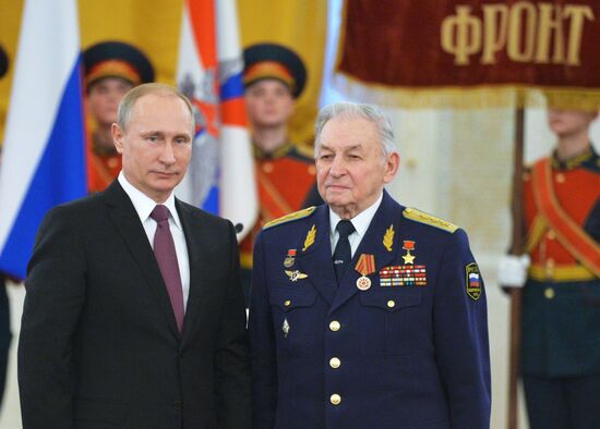 President Putin awards medals in the Kremlin to WWII veterans