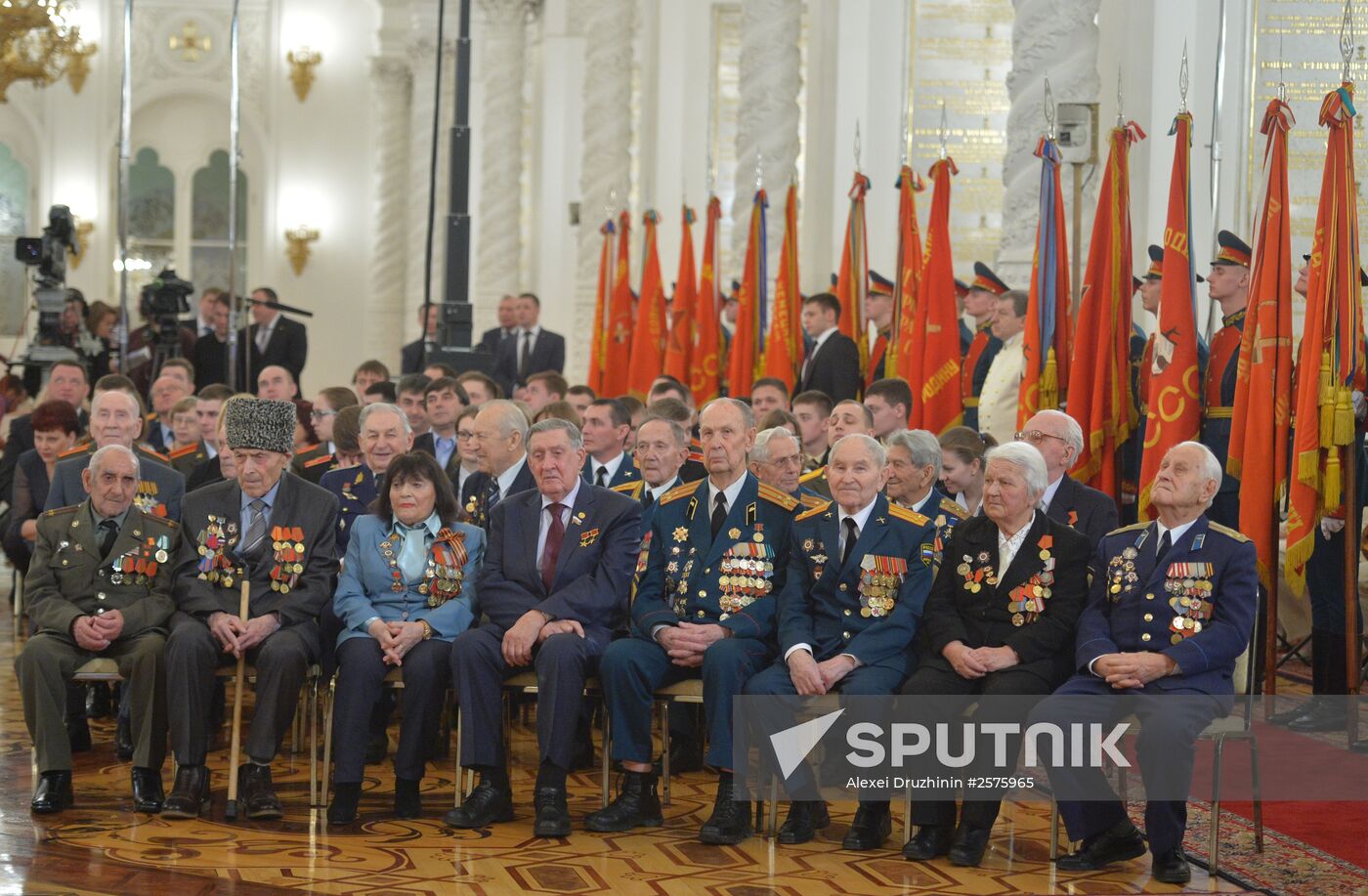 President Putin awards medals in the Kremlin to WWII veterans
