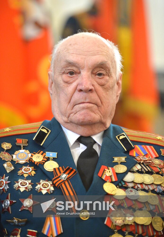 President Putin awards medals to veterans of Great Patriotic War in Kremlin