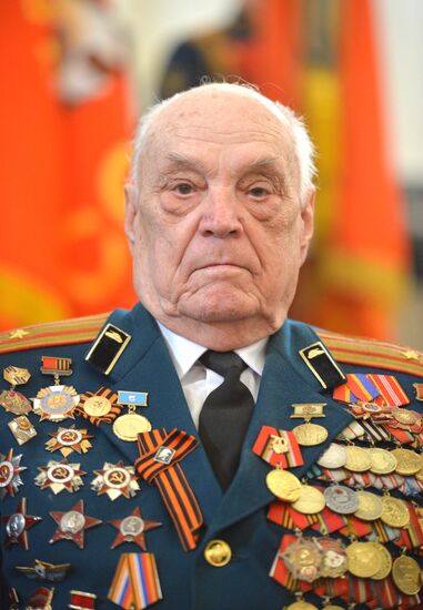 President Putin awards medals to veterans of Great Patriotic War in Kremlin