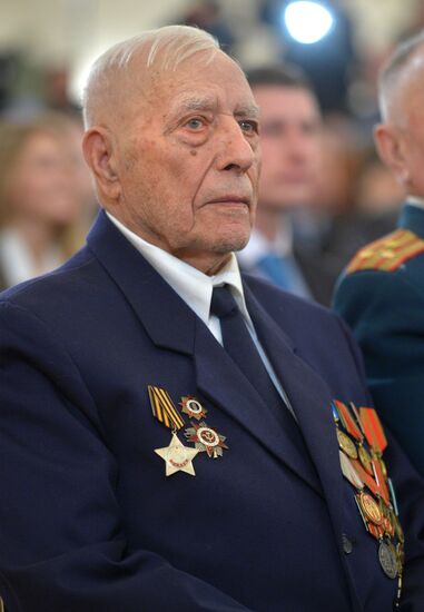 President Putin awards medals to veterans of Great Patriotic War in Kremlin