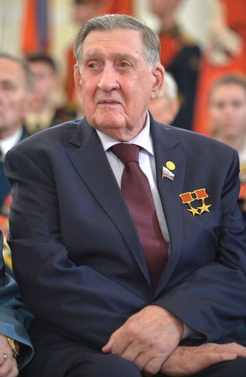 President Putin awards medals to veterans of Great Patriotic War in Kremlin