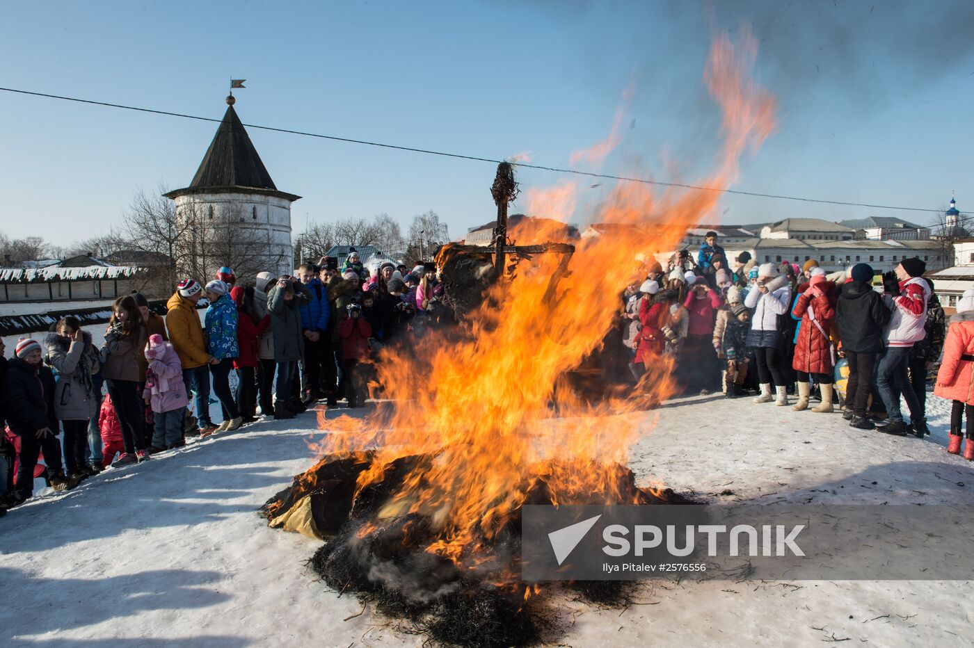 Maslenitsa celebration in Yuryevo-Polskoye