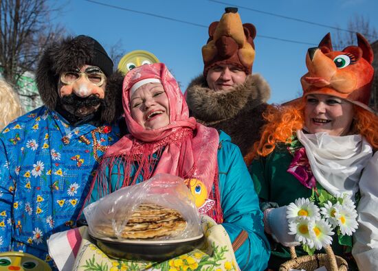 Maslenitsa celebration in Yuryevo-Polskoye