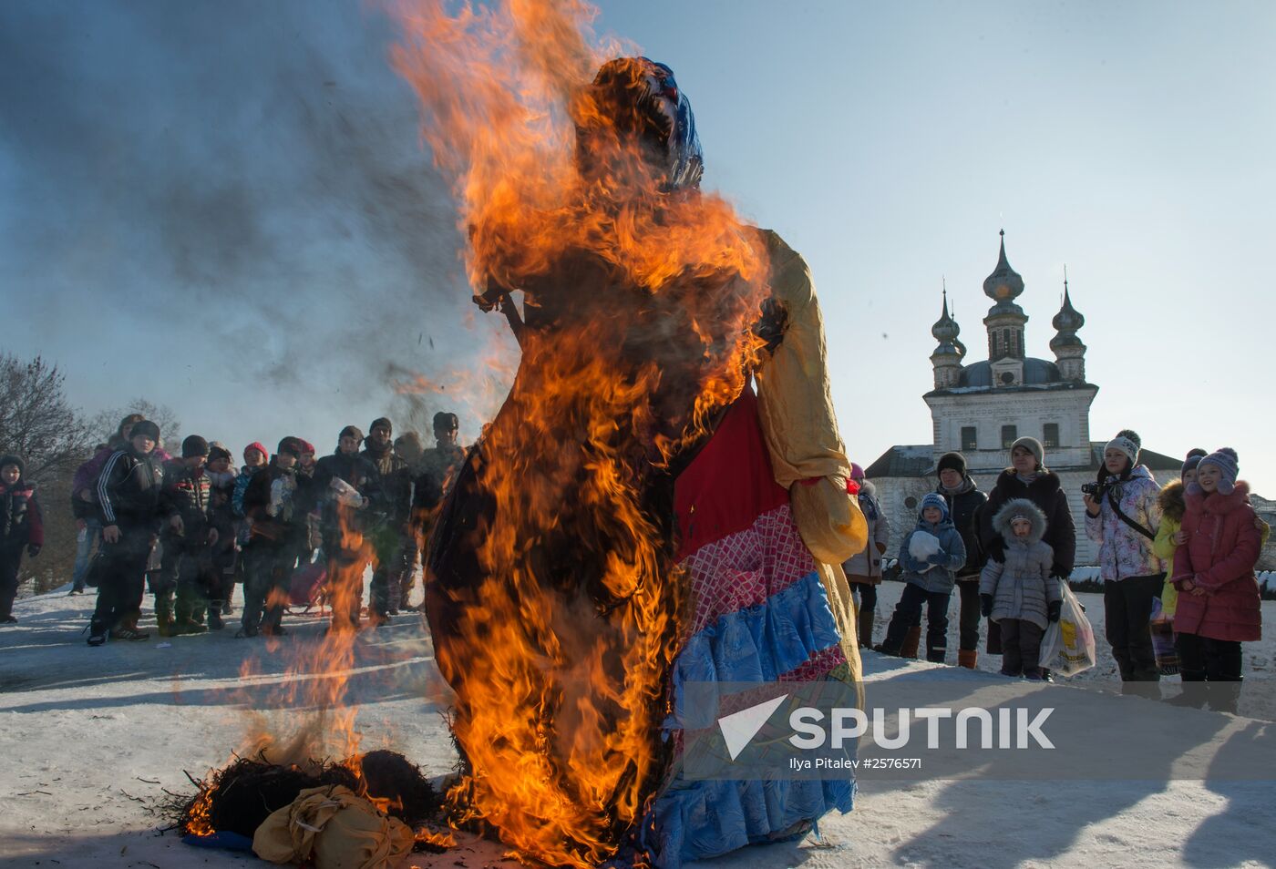 Maslenitsa celebration in Yuryevo-Polskoye