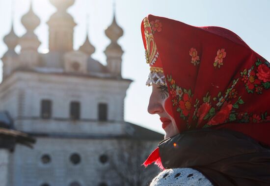 Maslenitsa celebration in Yuryevo-Polskoye