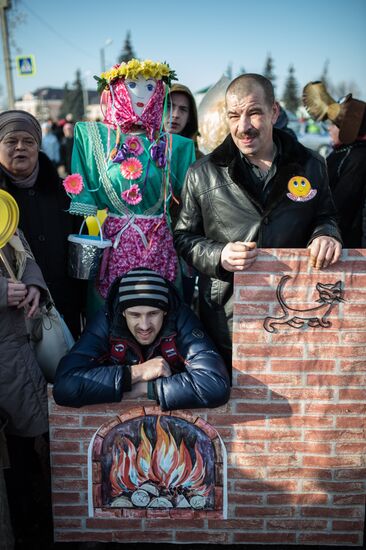 Maslenitsa celebration in Yuryevo-Polskoye