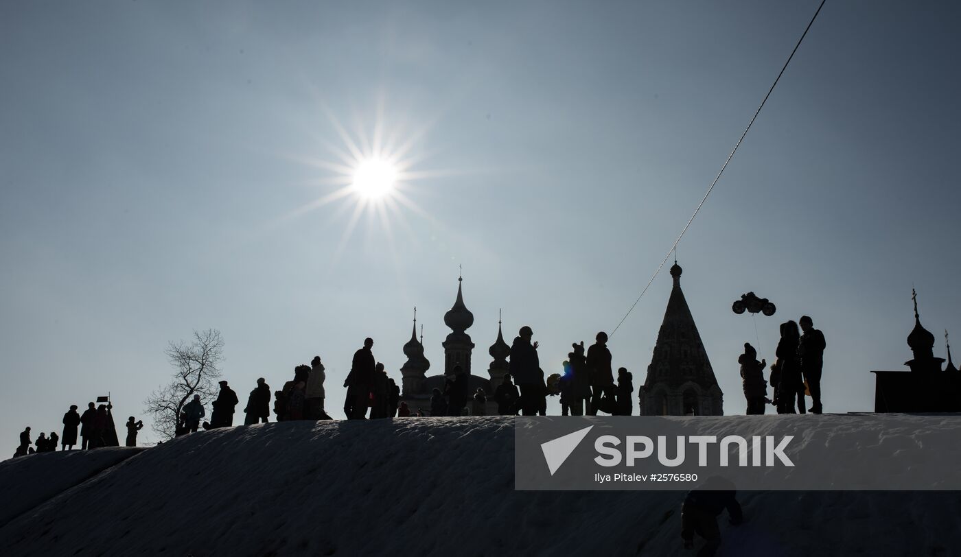 Maslenitsa celebration in Yuryevo-Polskoye