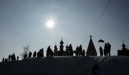 Maslenitsa celebration in Yuryevo-Polskoye