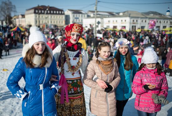 Maslenitsa celebration in Yuryevo-Polskoye