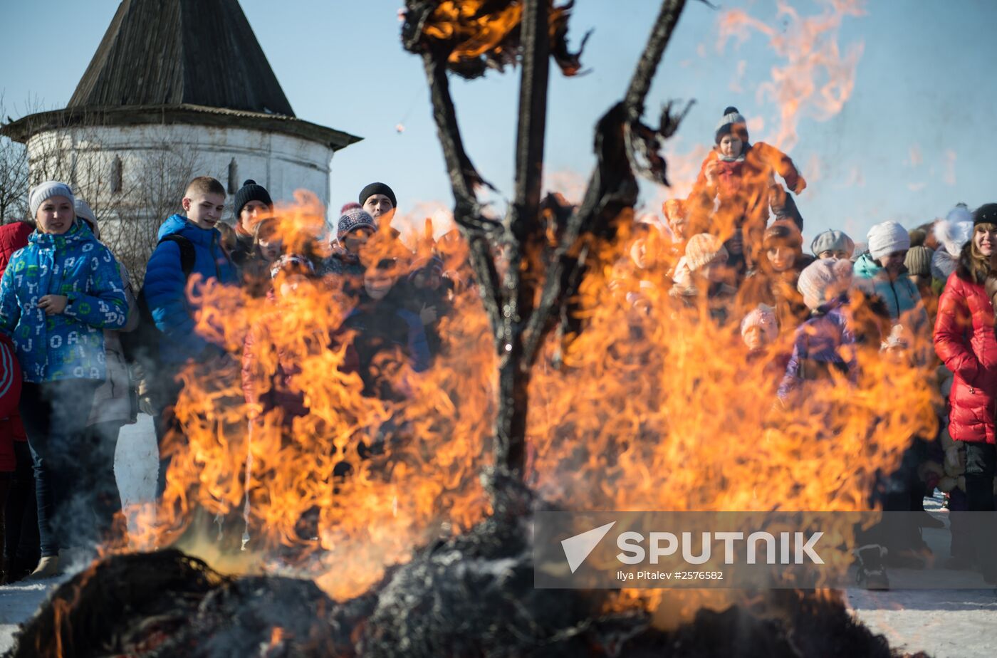 Maslenitsa celebration in Yuryevo-Polskoye