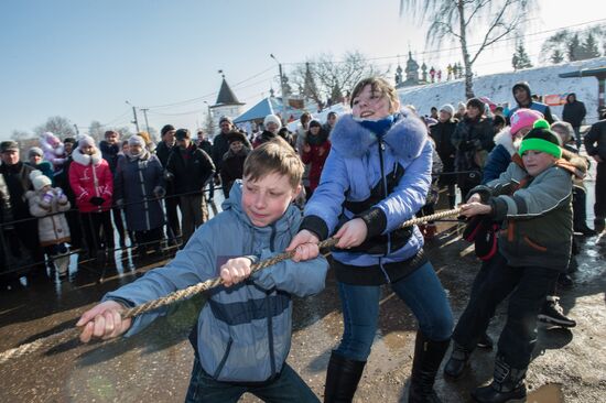 Maslenitsa celebration in Yuryevo-Polskoye