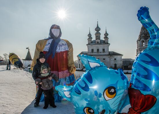 Maslenitsa celebration in Yuryevo-Polskoye