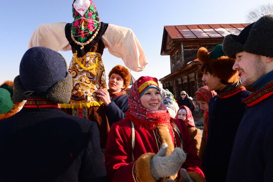 Maslenitsa festival in Suzdal