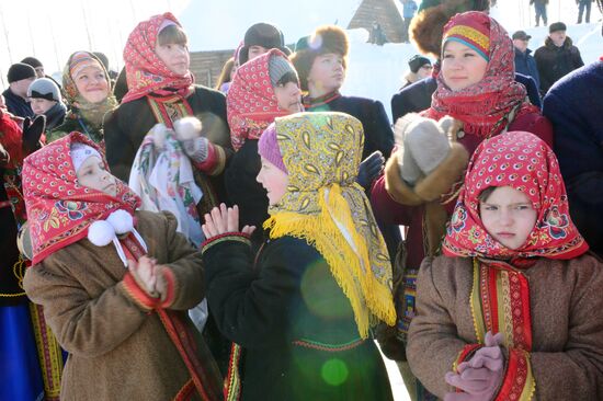 Maslenitsa festival in Suzdal