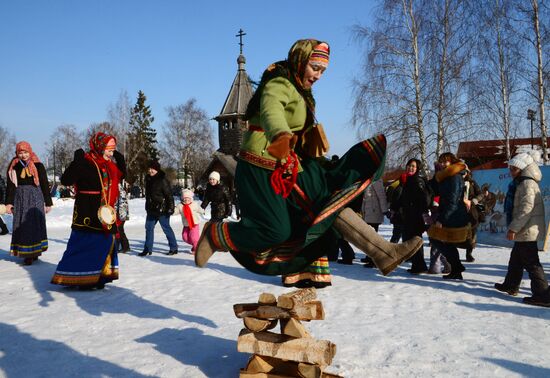 Maslenitsa festival in Suzdal
