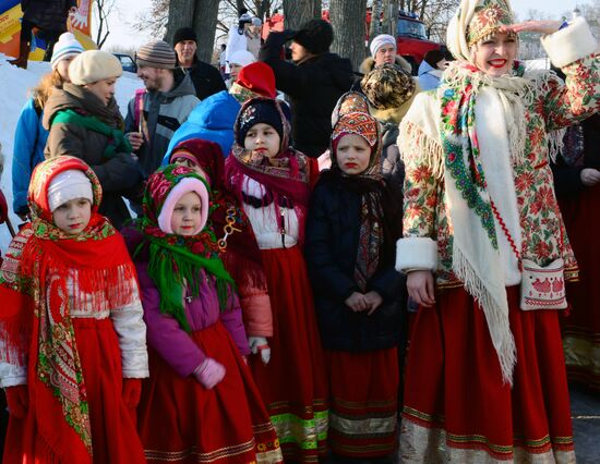 Maslenitsa festival in Suzdal