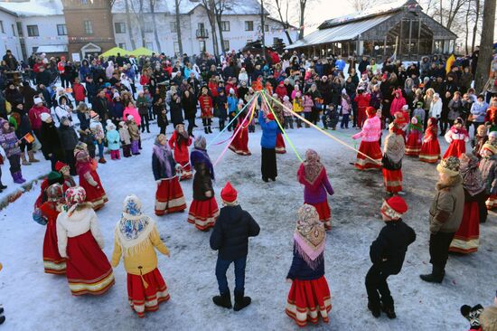 Maslenitsa festival in Suzdal