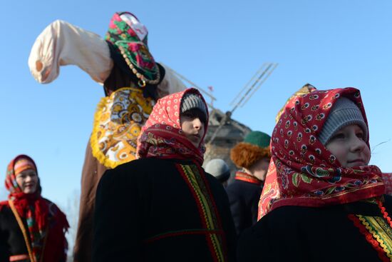 Maslenitsa festival in Suzdal