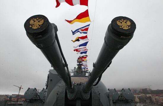 Celebrating Russian Pacific Fleet flagship Varyag's 25 years in service