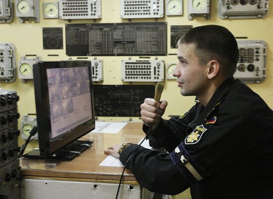 Celebrating Russian Pacific Fleet flagship Varyag's 25 years in service