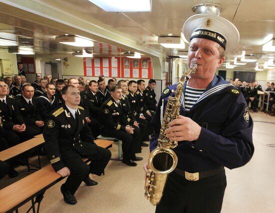 Celebrating Russian Pacific Fleet flagship Varyag's 25 years in service