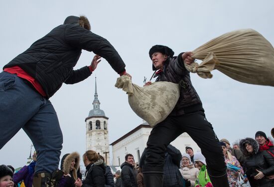 Celebrating Pancake Week in Suzdal
