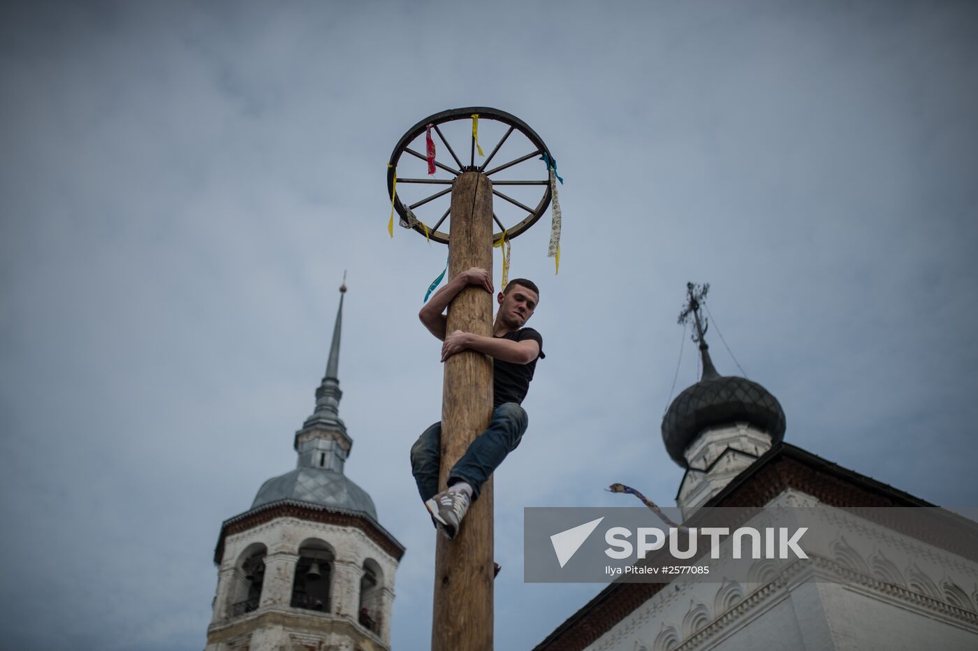 Celebrating Pancake Week in Suzdal