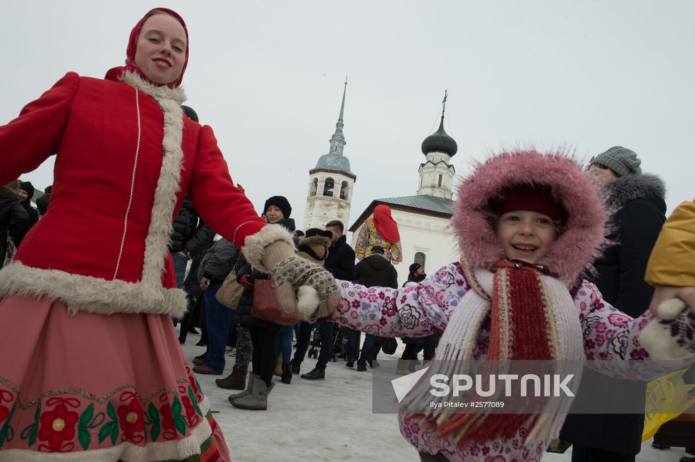 Celebrating Pancake Week in Suzdal