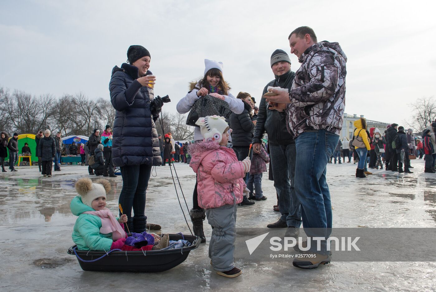 Celebrating Pancake Week in Suzdal