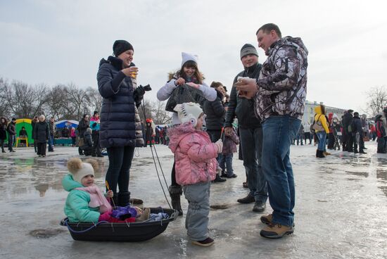Celebrating Pancake Week in Suzdal