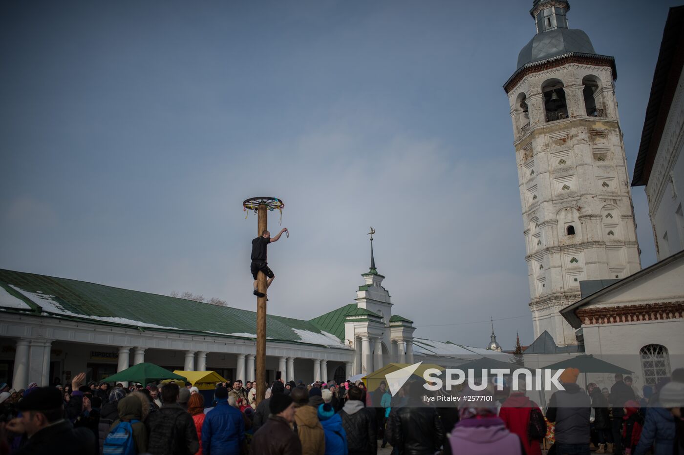 Celebrating Pancake Week in Suzdal