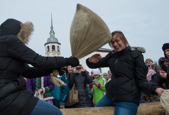 Celebrating Pancake Week in Suzdal