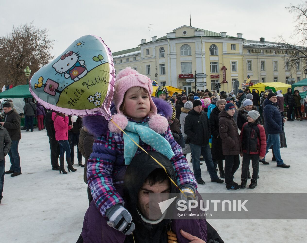 Celebrating Pancake Week in Suzdal
