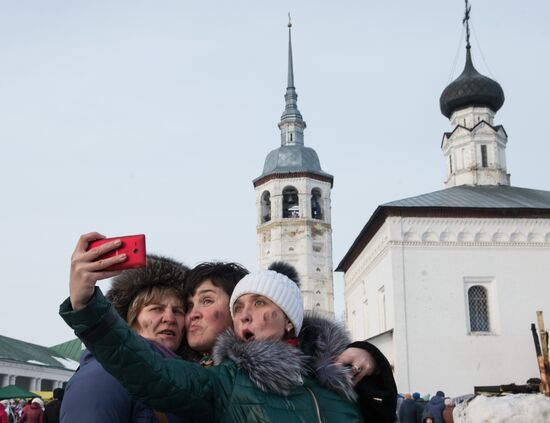 Celebrating Pancake Week in Suzdal