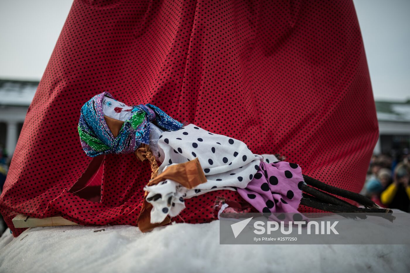 Celebrating Pancake Week in Suzdal