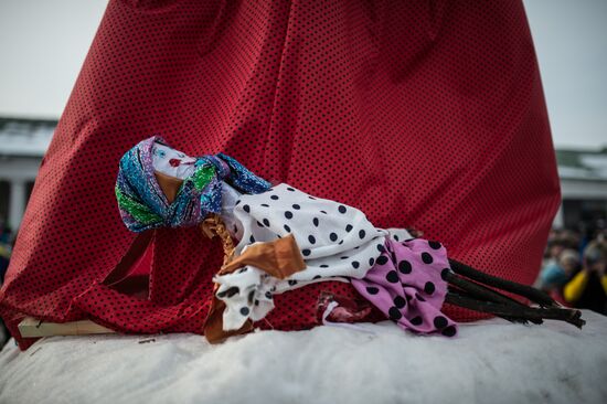 Celebrating Pancake Week in Suzdal