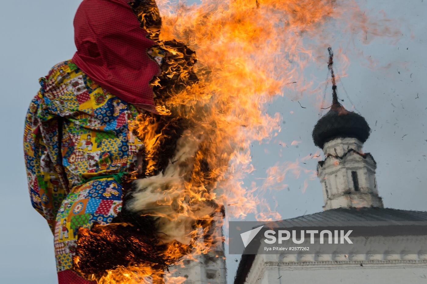 Celebrating Pancake Week in Suzdal