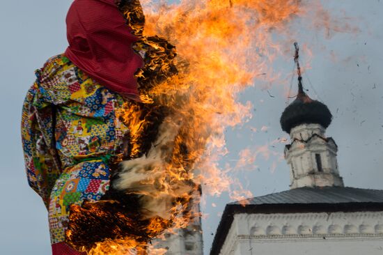 Celebrating Pancake Week in Suzdal