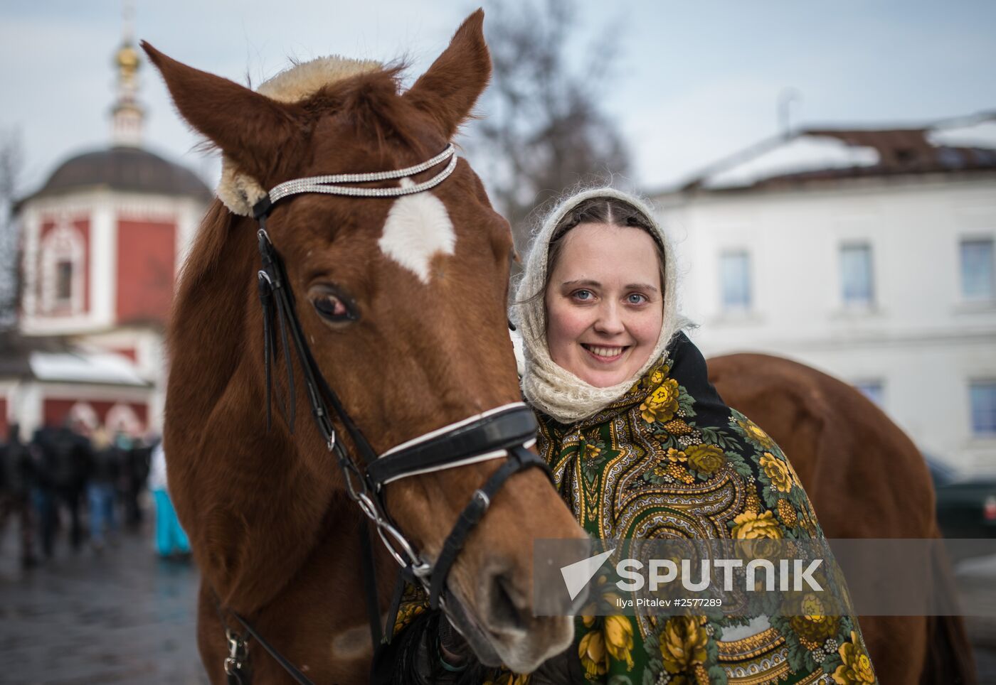 Celebrating Pancake Week in Suzdal