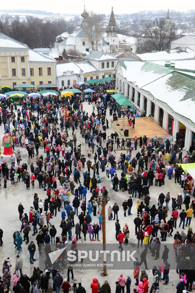 Celebrating Pancake Week in Suzdal