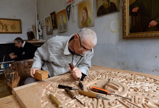 Crafts artists in Chechen Republic