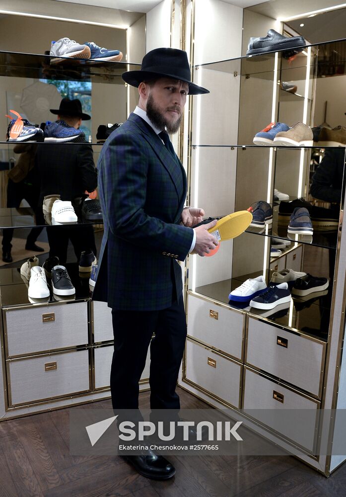 Cocktail party marks Alberto Guardiani boutique opening