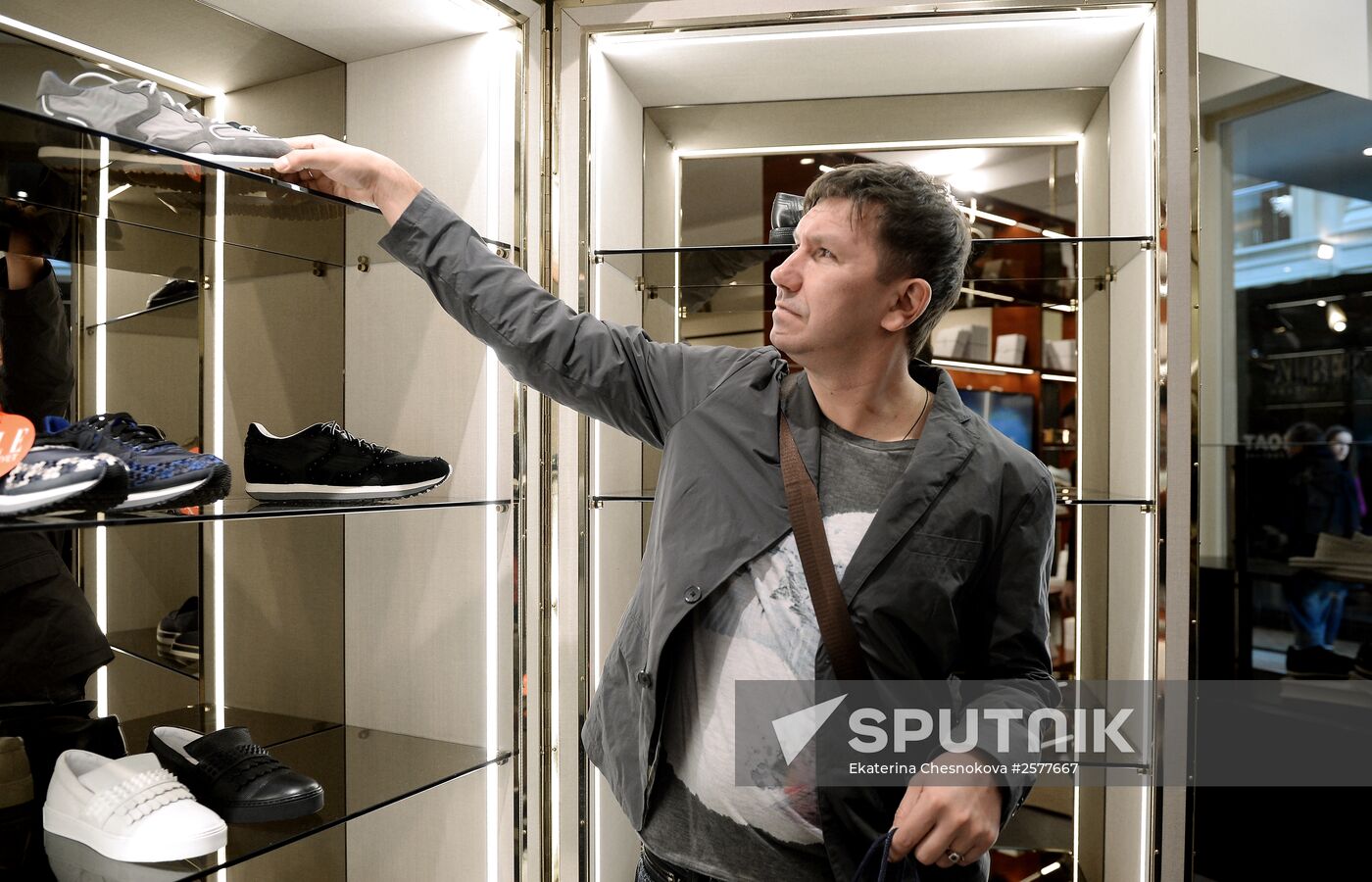 Cocktail party marks Alberto Guardiani boutique opening